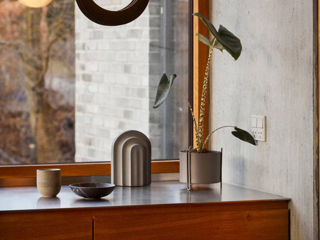 Pidestall Planter