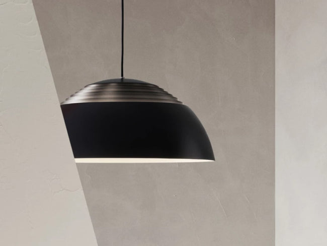 Arne Jacobsen - Arne Jacobsen ヤコブセンHOTEL  ペンダントライト Arne Jacobsen AJロイヤル ペンダントランプ | 北欧家具 haluta