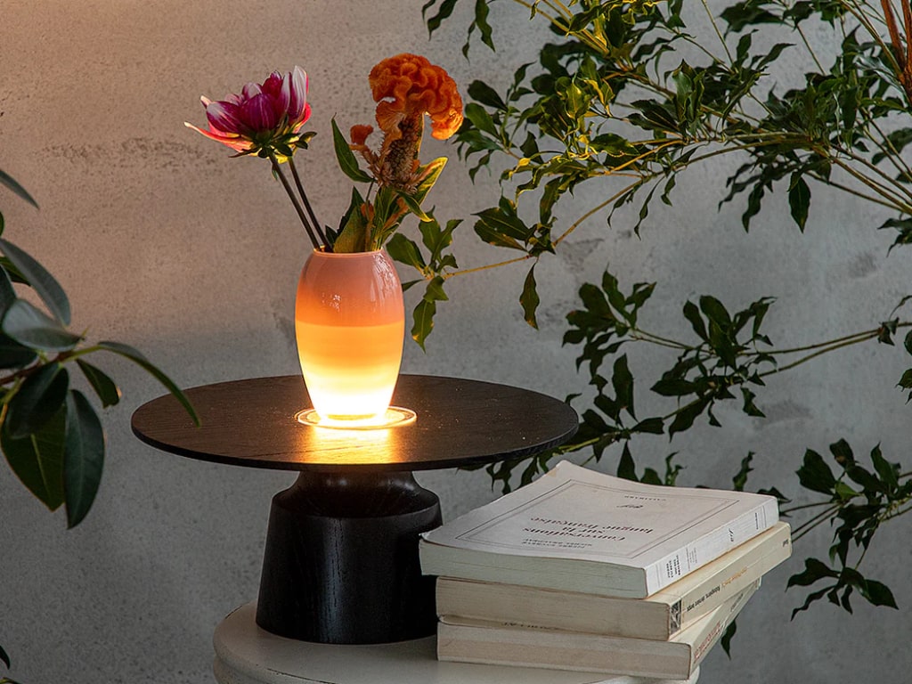 Gloak Table Lamp with Remote