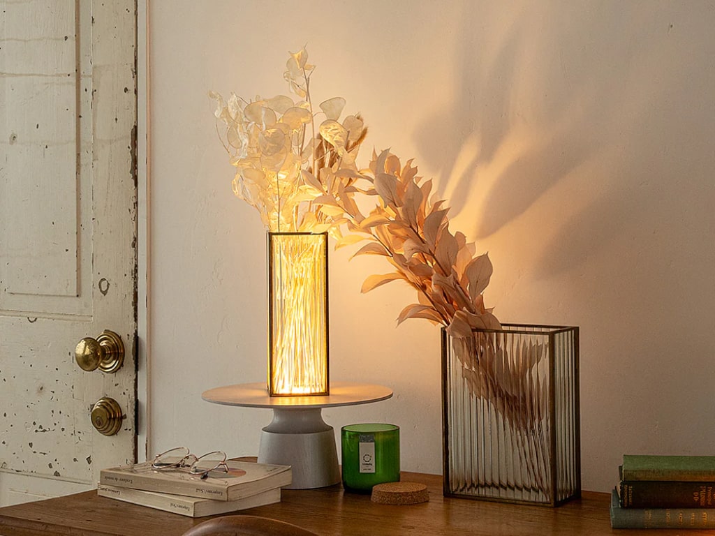 Gloak Table Lamp with Remote