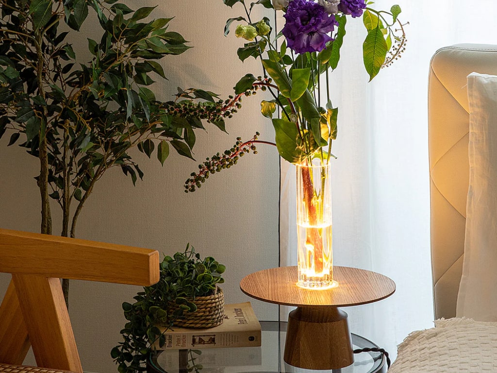 Gloak Table Lamp with Remote