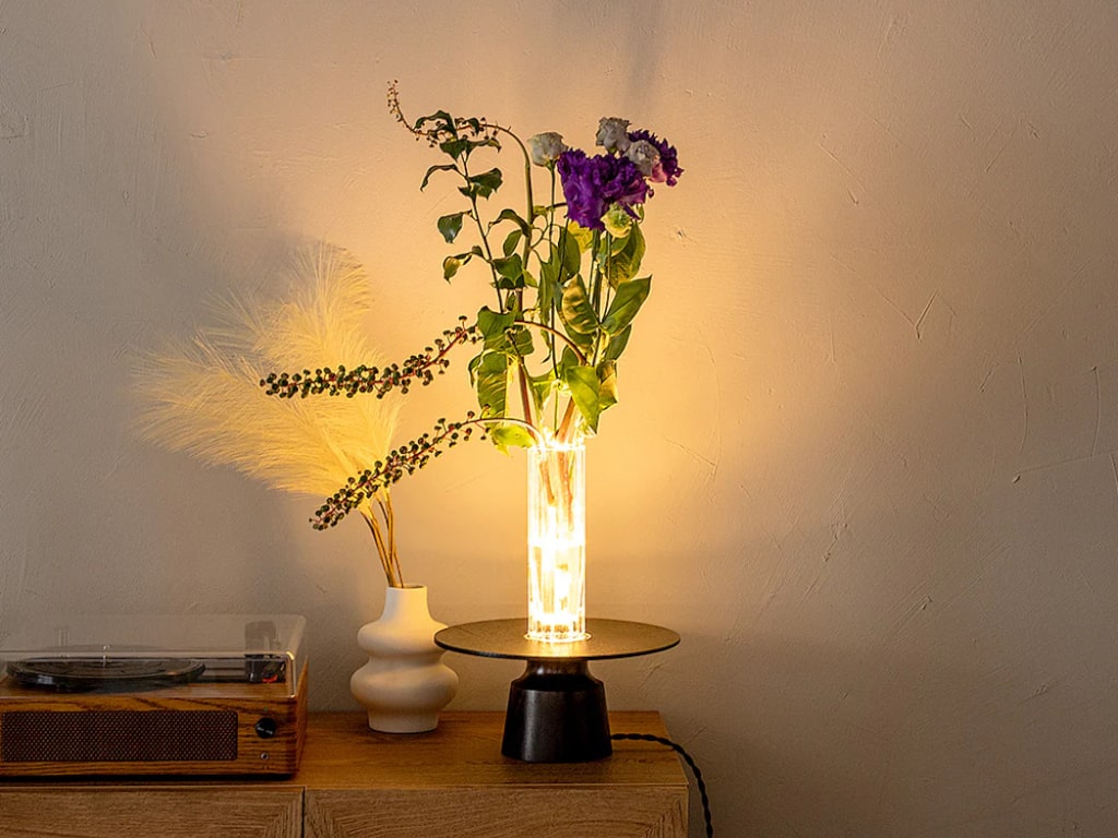 Gloak Table Lamp with Remote