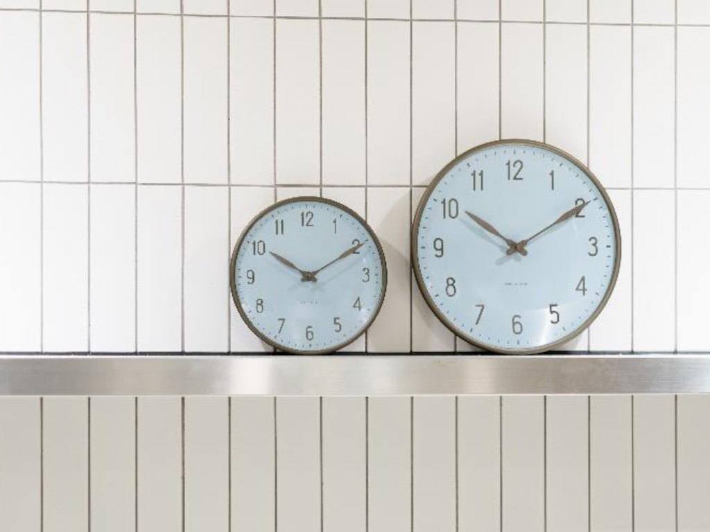 Station Royal Blue | ステーションロイヤルブルー by Arne Jacobsen
