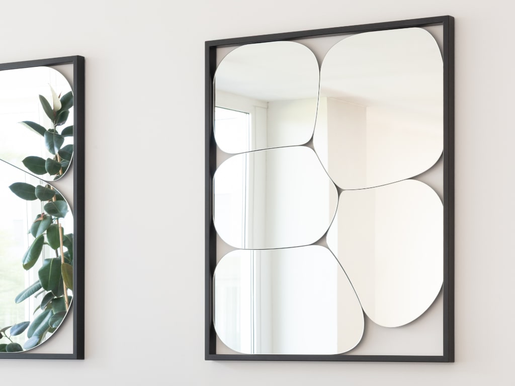 The Morphed Mirror Frame